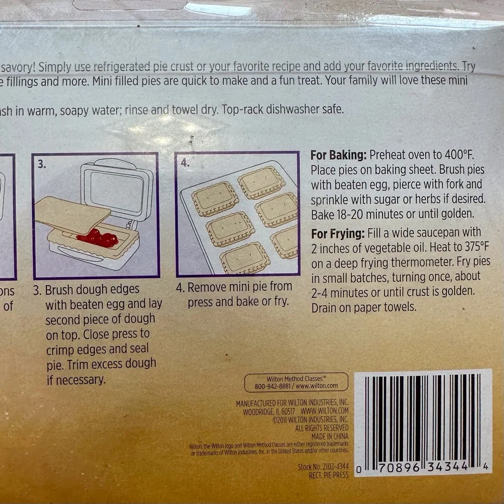 Set of 2 unopened Wilton red mini pie press‎